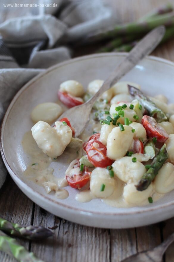 Cremige Spargel-Gnocchi-Pfanne mit Frischkäsesoße | schnell und einfach