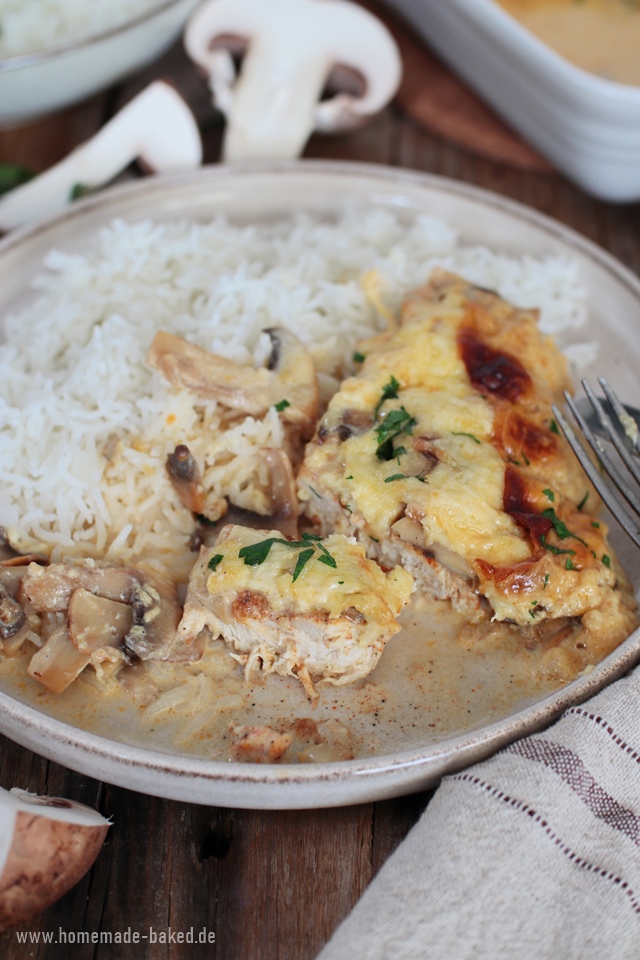 5 zutaten küche: überbackenes hähnchenschnitzel mit champignons und käse