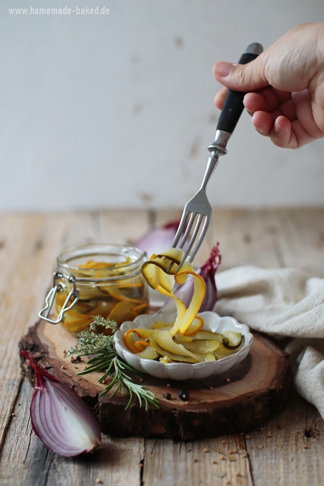 Eingelegte Zucchini süß-sauer: Zucchini verwerten und haltbar machen