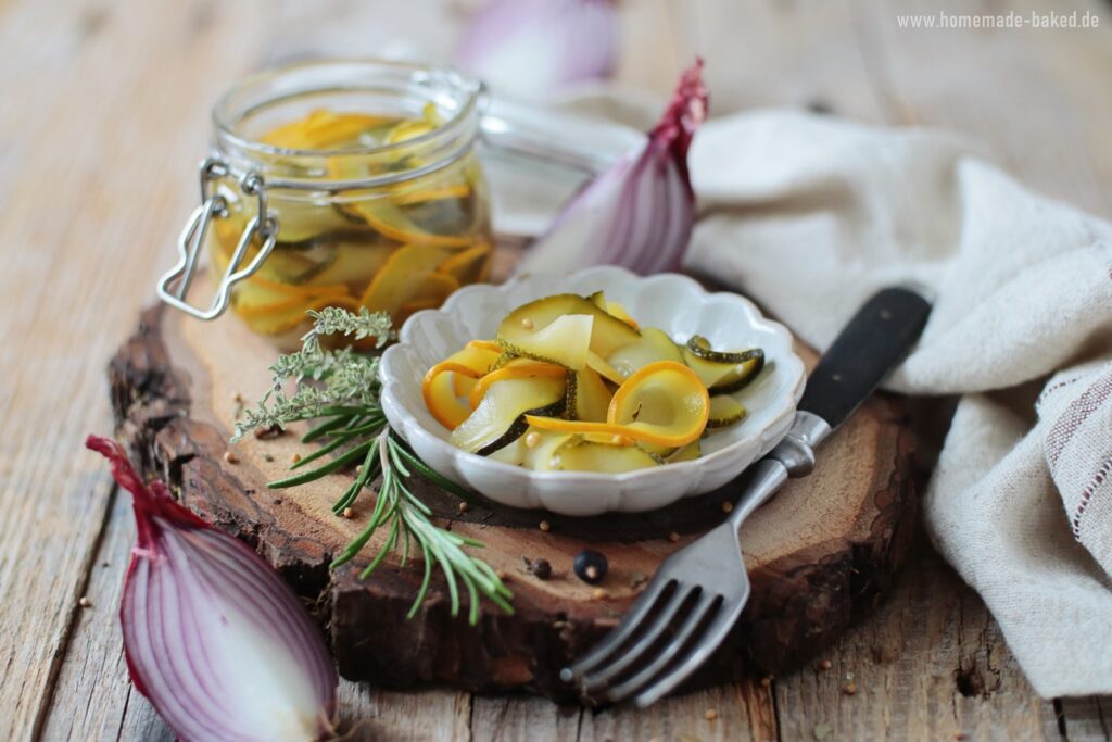 Eingelegte Zucchini süß-sauer: Zucchini verwerten und haltbar machen