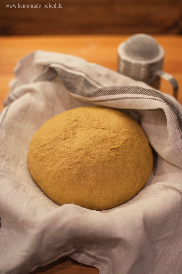 dinkel kürbis brot mit sauerteig: Topfbrot in Kürbisform