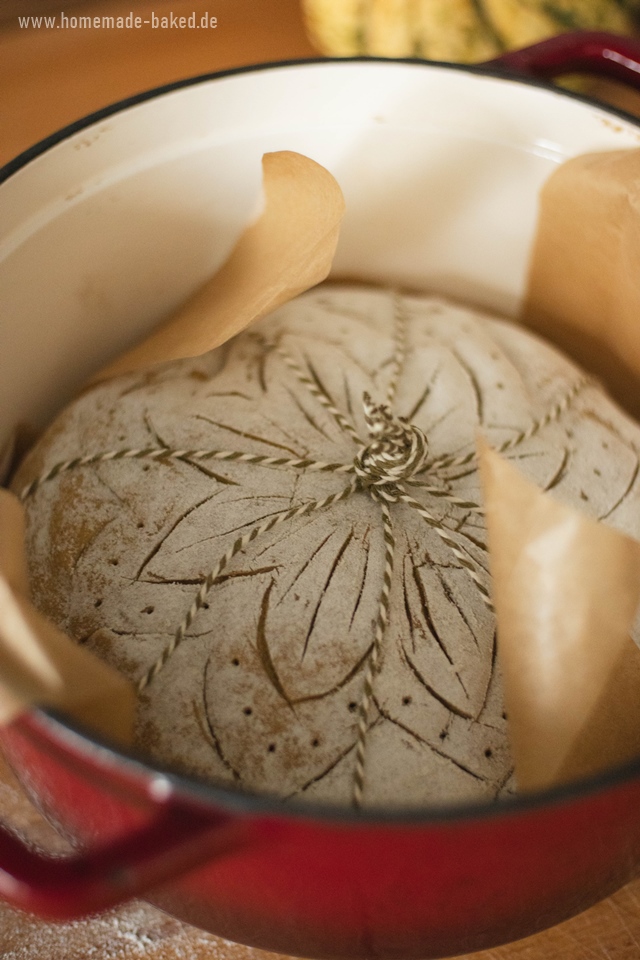 dinkel kürbis brot mit sauerteig: Topfbrot in Kürbisform