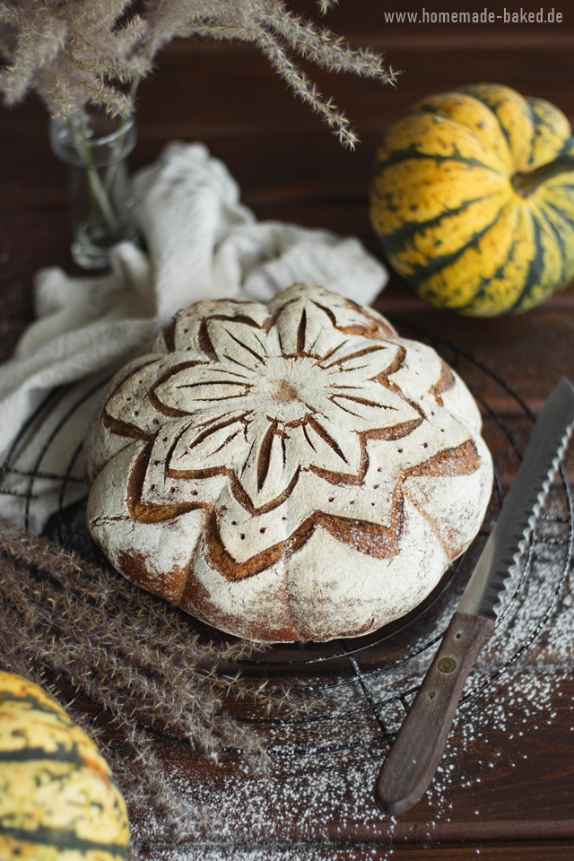 dinkel kürbis brot mit sauerteig: Topfbrot in Kürbisform