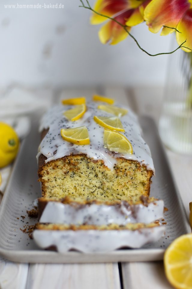 Ein einfacher Zitronen-Mohn-Kuchen: Frisch, saftig & einfach Lecker!